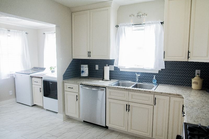 Furnished Finder property 404620_1 photo 24