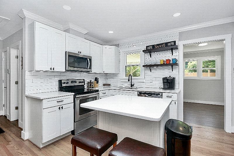 Fully Stocked Kitchen with Island Seating.Your own Coffee Corner!