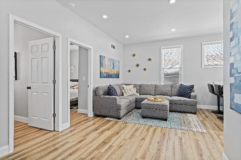 Large Sectional w/ Ottoman