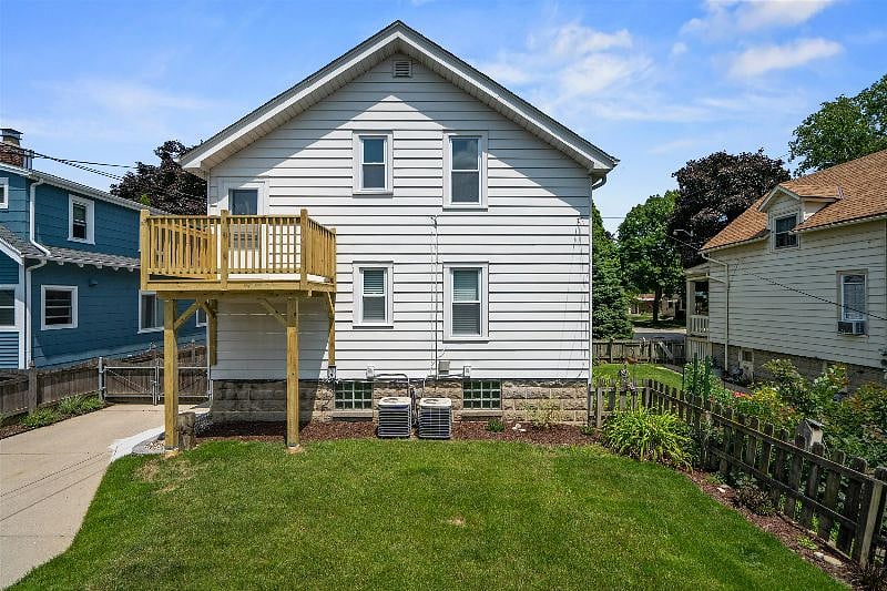 Shared Yard/Front House