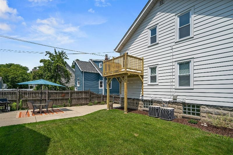 Yard, mostly fenced