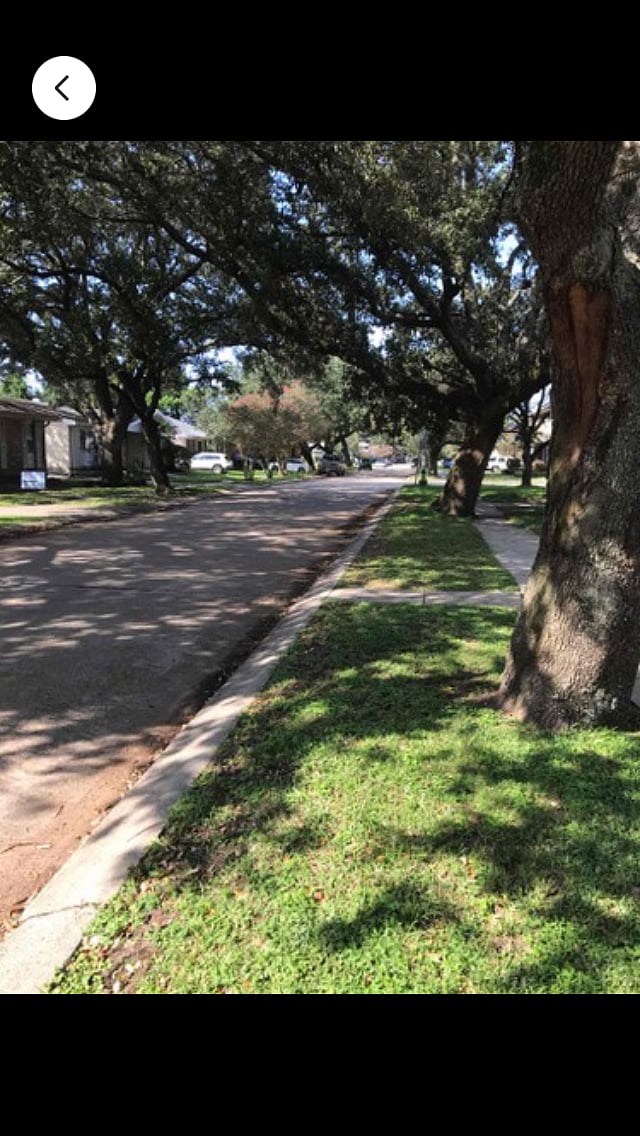 Plenty on street parking in a very safe neighborhood.