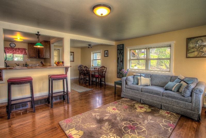 Furnished Finder property 404725_1 photo 6