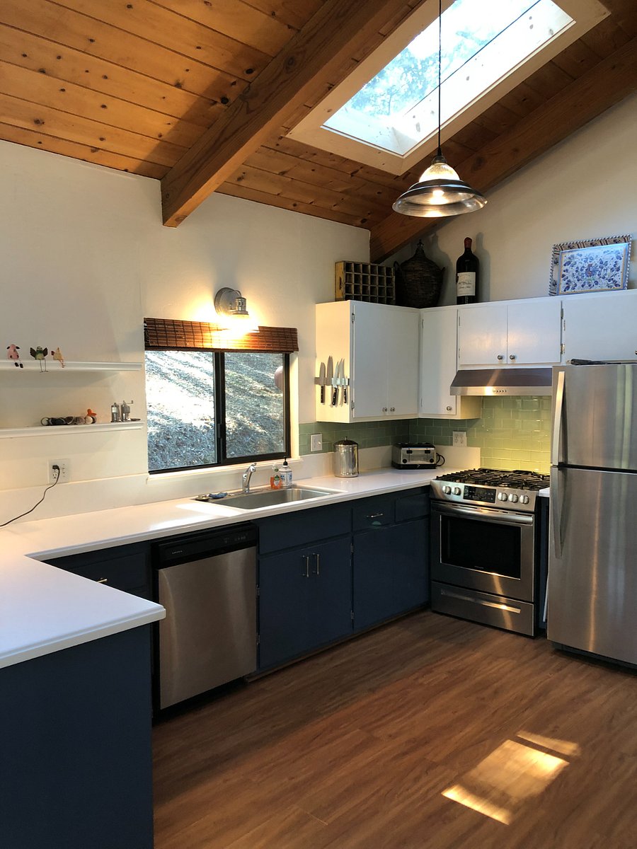 Furnished Finder property 404804_3 photo 6