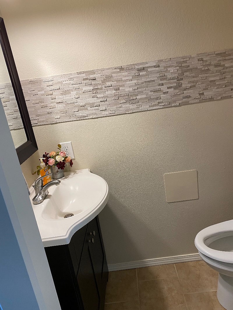 1/2 bathroom