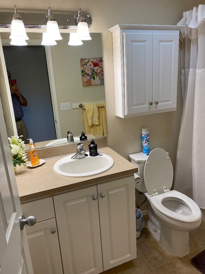 Main bathroom 