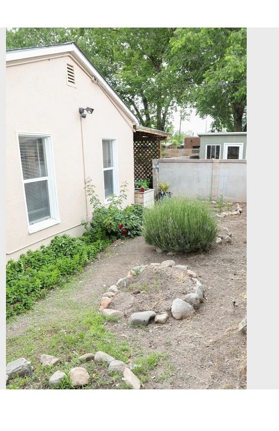 Side yard/garden area.
