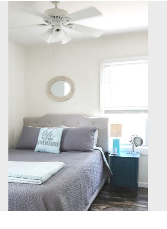 Queen size bed.