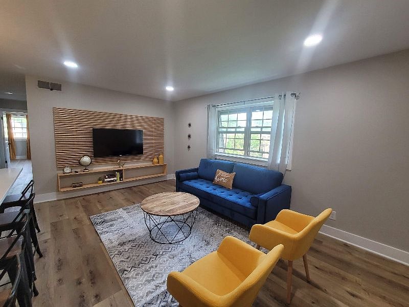 Furnished Finder property 404895_1 photo 2