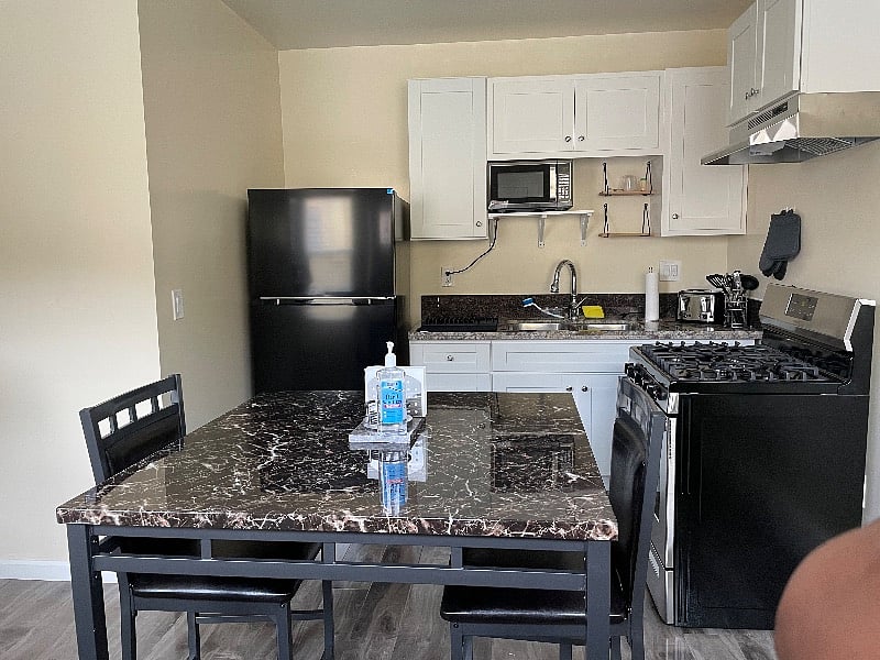 Full Kitchen 