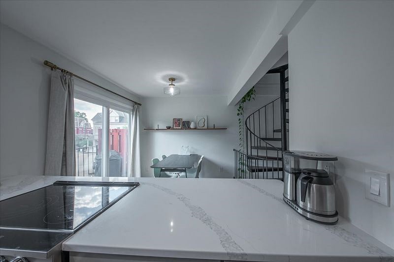 Furnished Finder property 404939_1 photo 7