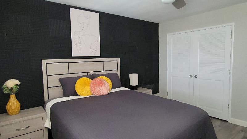 Secondary bedroom with queen bed.
