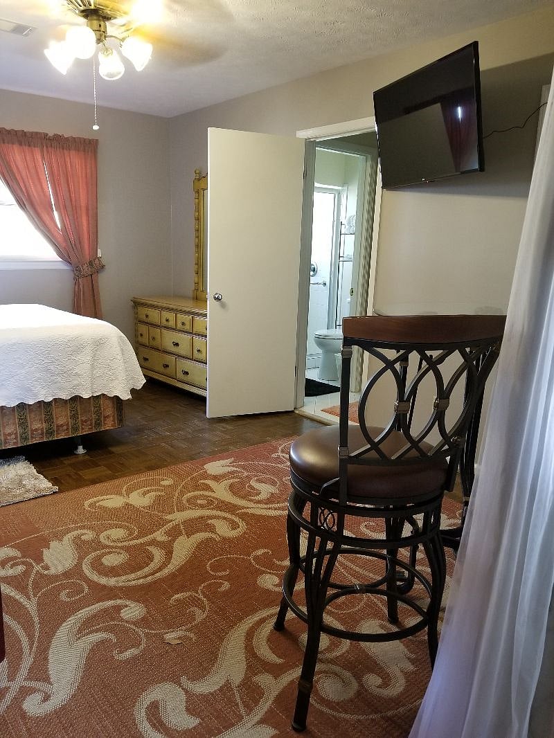 Queen sized bed with Simmons Posturpedic mattress is very comfortable.
Walk in shower with sliding glass doors and toilet separated by door from sink.