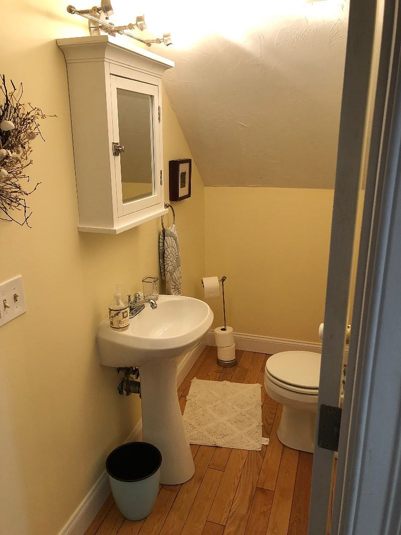 2nd Floor half bath