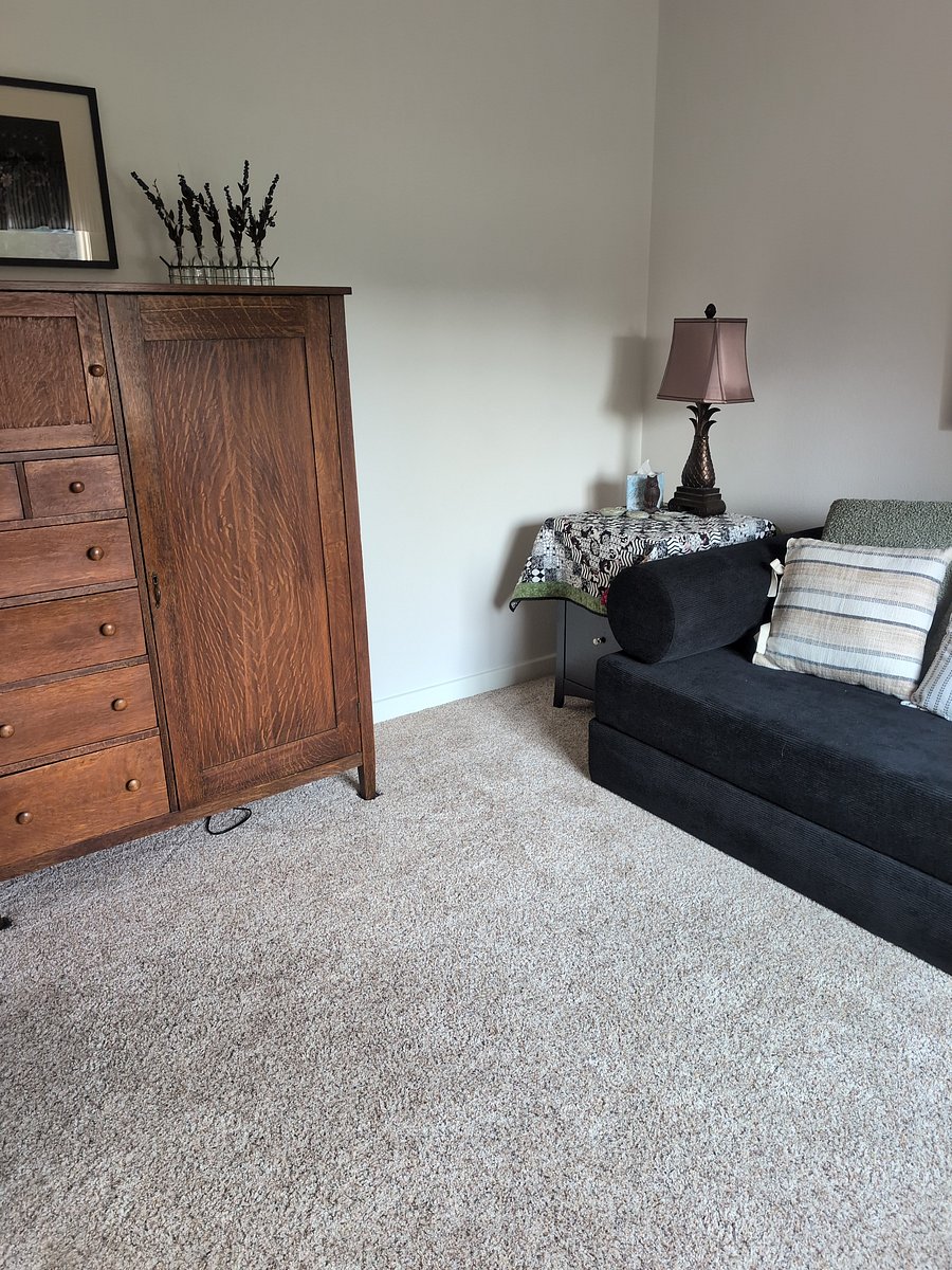 Den/second bedroom