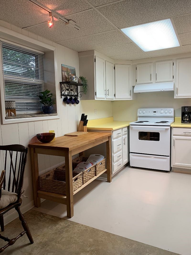 Nice open kitchen arrangement with large butcher block table. Plenty of counter room for food preparation and great space for entertaining. Cooking and preparation essentials, pots/pans and dish/glassware provided, as well as some starter spices.