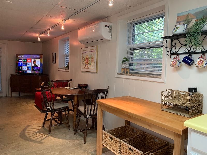 Can view TV from all angles of the room, including the kitchen!