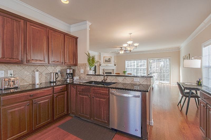 Furnished Finder property 405231_1 photo 12