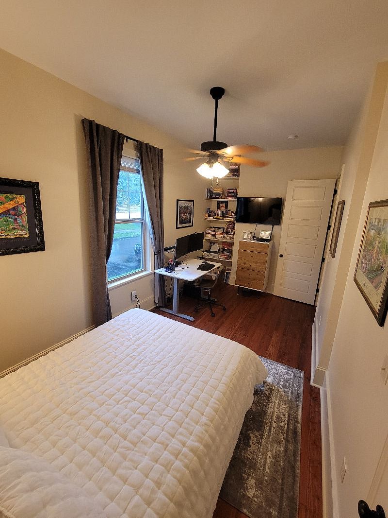 Second bedroom with standing desk