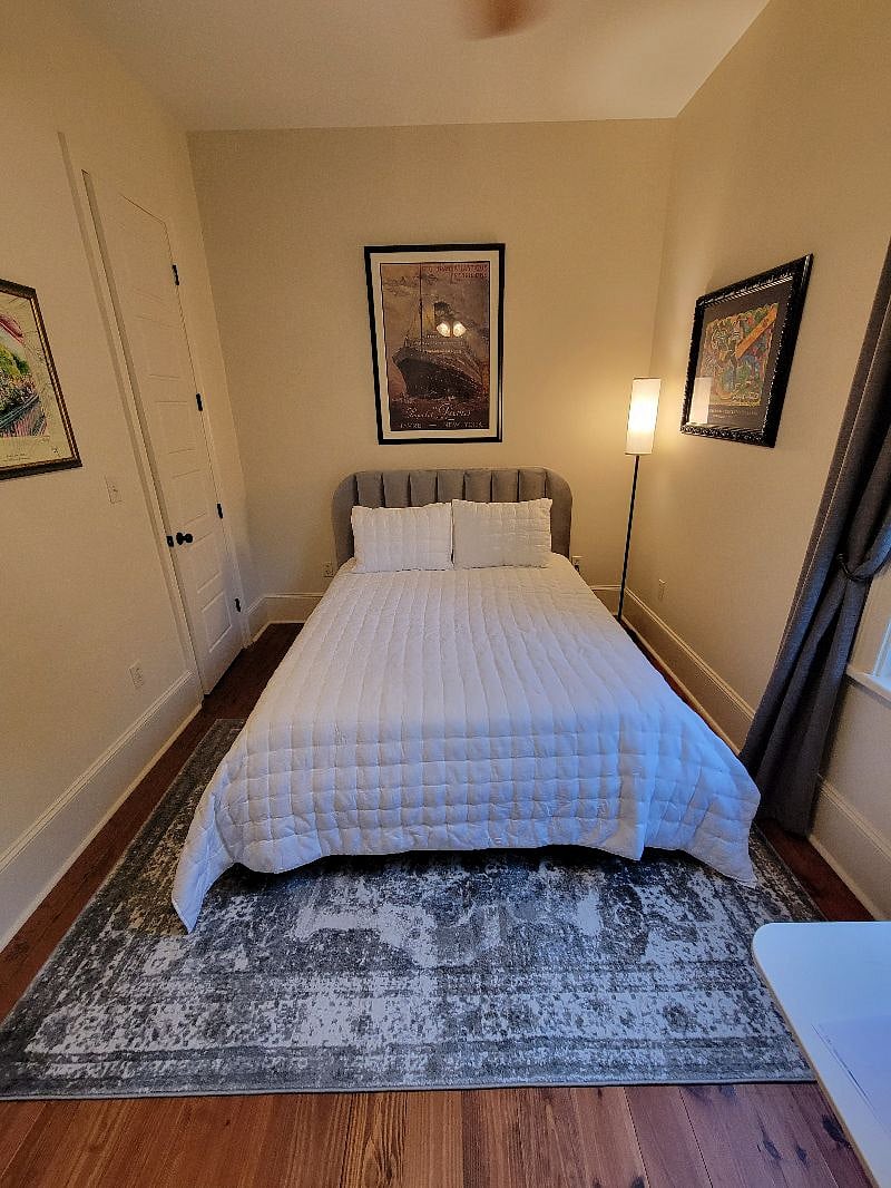 Second bedroom - queen bed