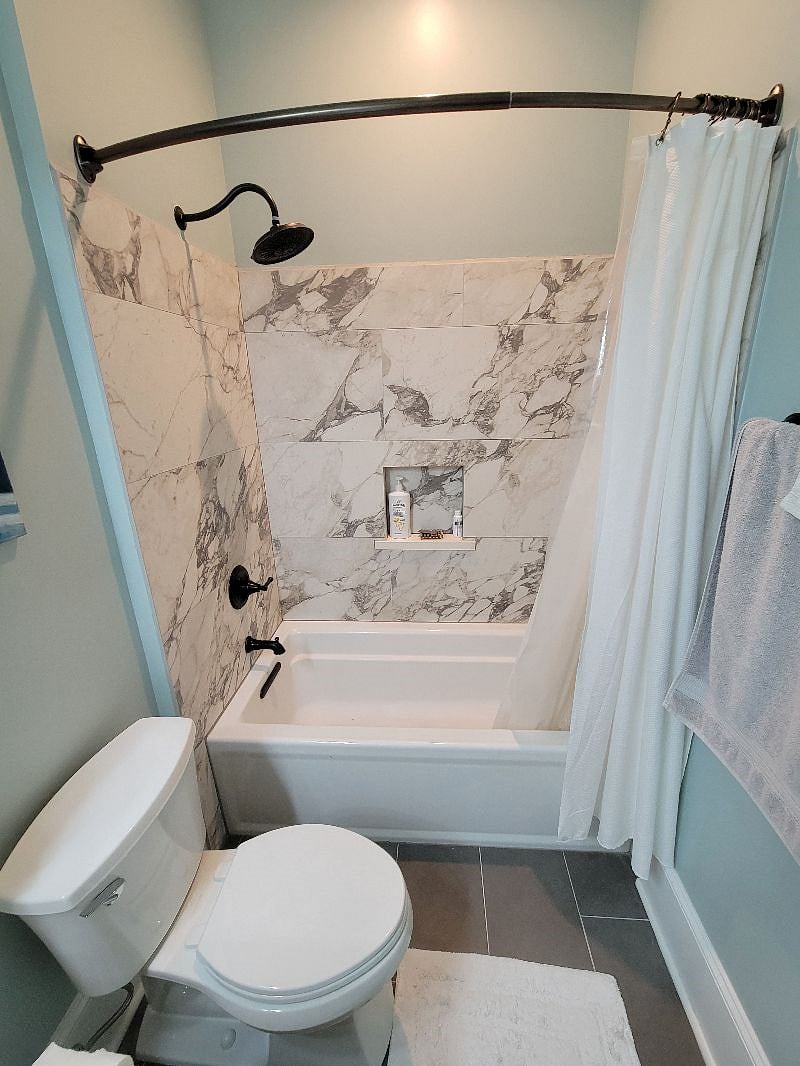 Master bath with full size tub/shower