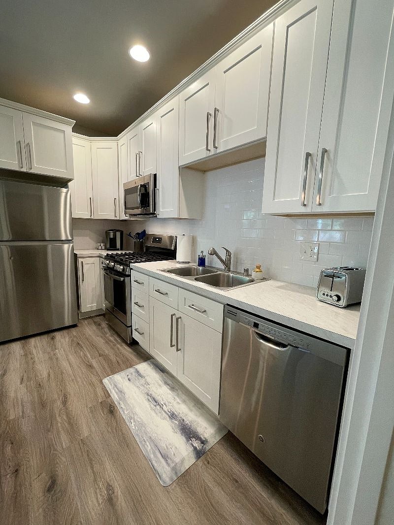 Furnished Finder property 405241_1 photo 6