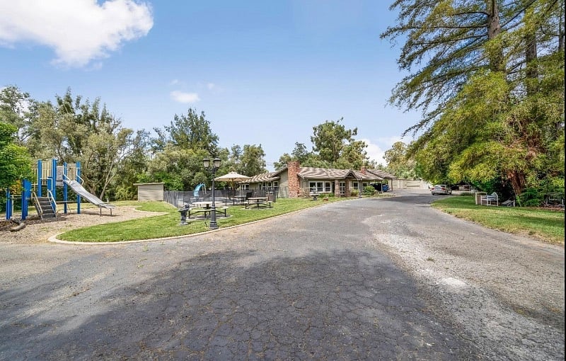 Furnished Finder property 405307_1 photo 7