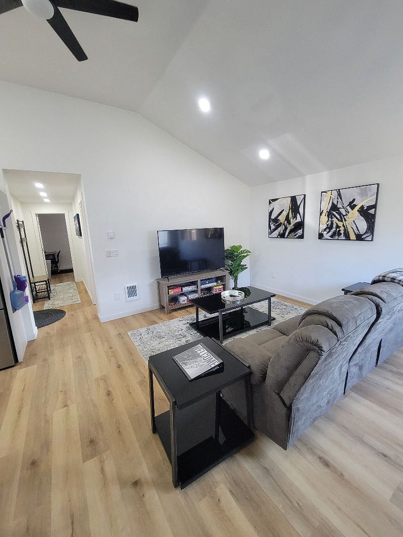 Furnished Finder property 405379_1 photo 8