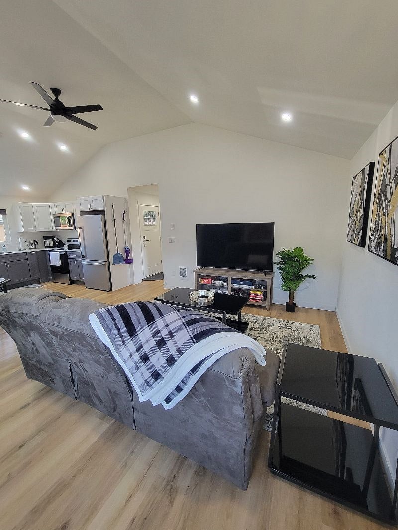 Furnished Finder property 405379_1 photo 11