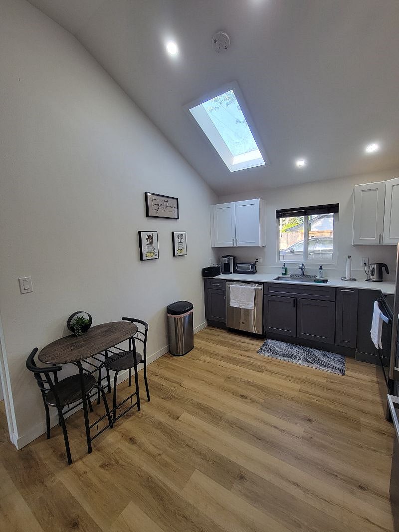 Furnished Finder property 405379_1 photo 12
