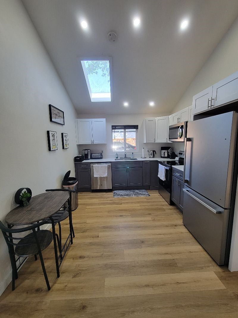 Furnished Finder property 405379_1 photo 17