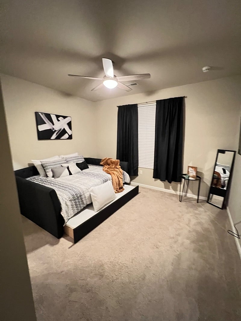 2nd bedroom
Queen bed and Twin trundle