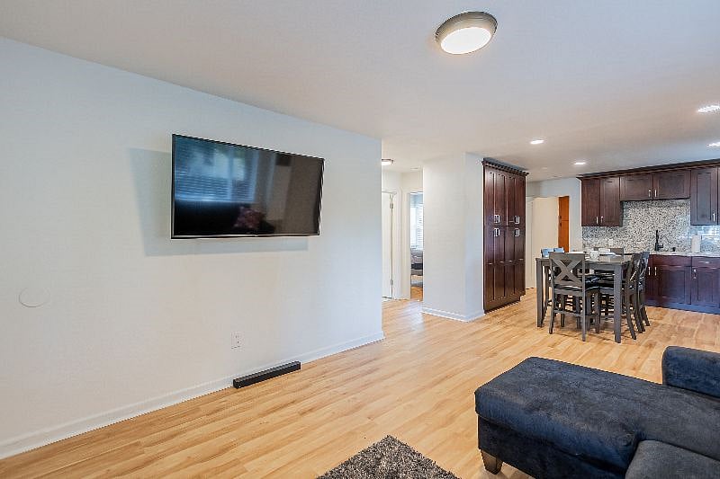 Furnished Finder property 405543_1 photo 25