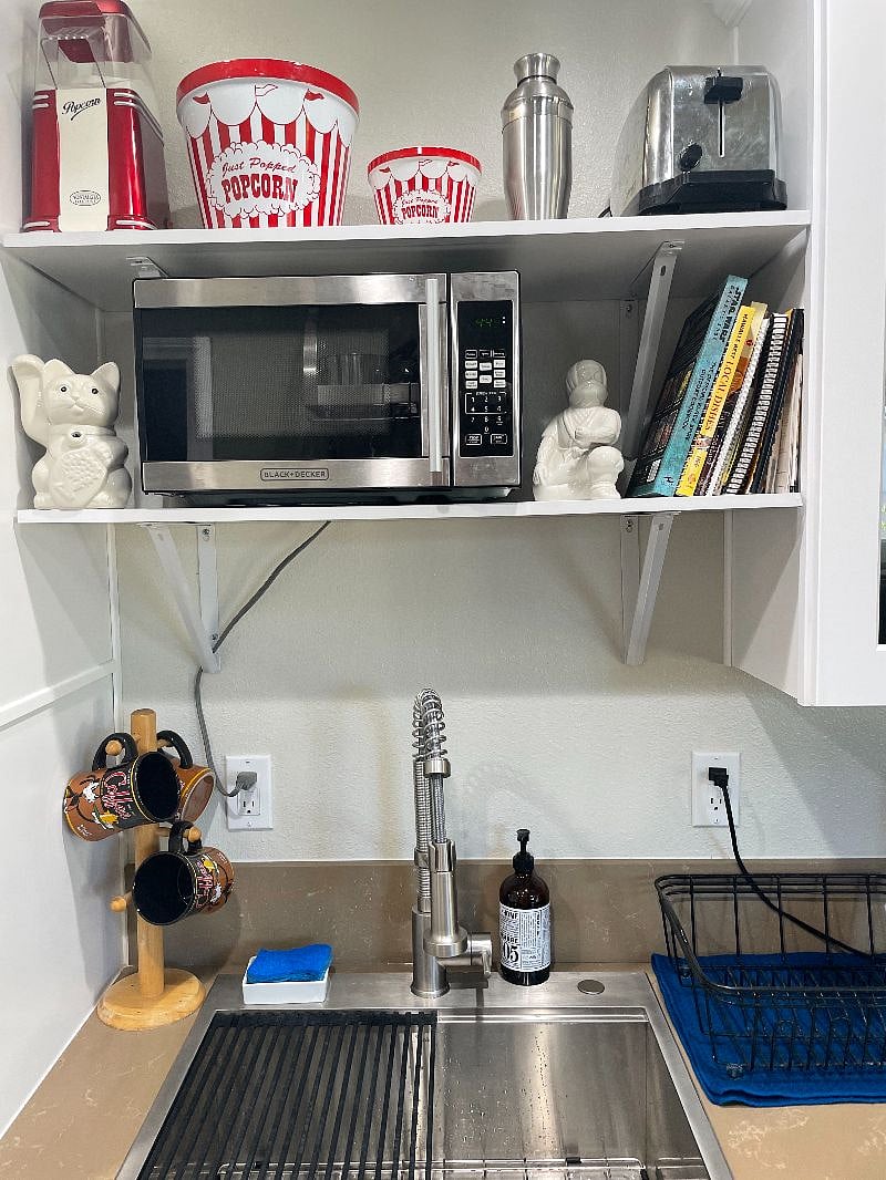 More kitchen basics plus a few cookbooks and extra amenities.