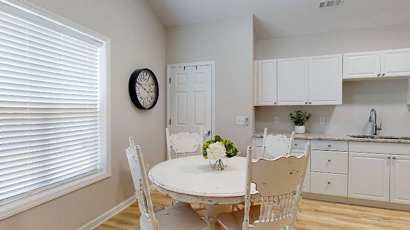 Furnished Finder property 405660_1 photo 22
