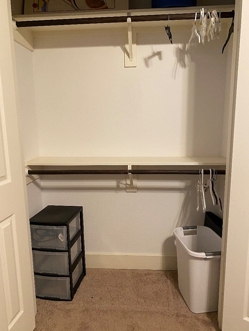 Closet with Twin bedroom