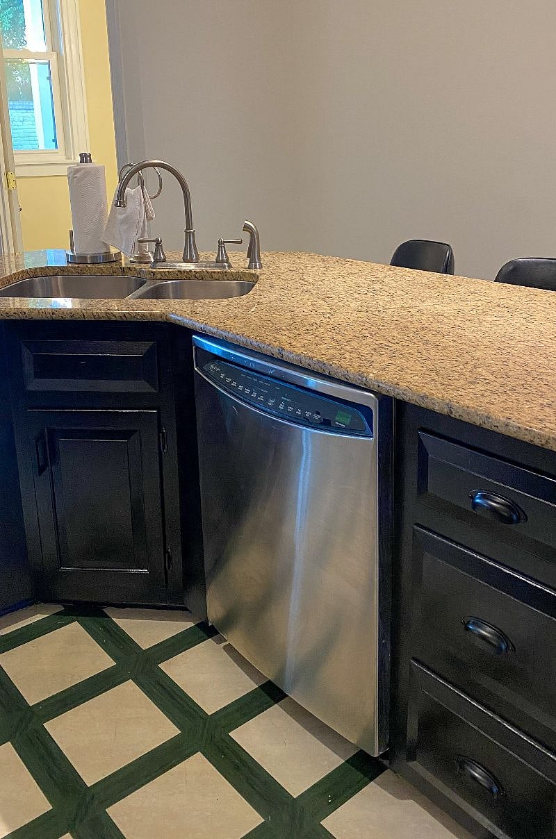 Countertop Island with sink & dishwasher