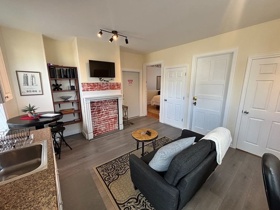 Furnished Finder property 406169_8 photo 1