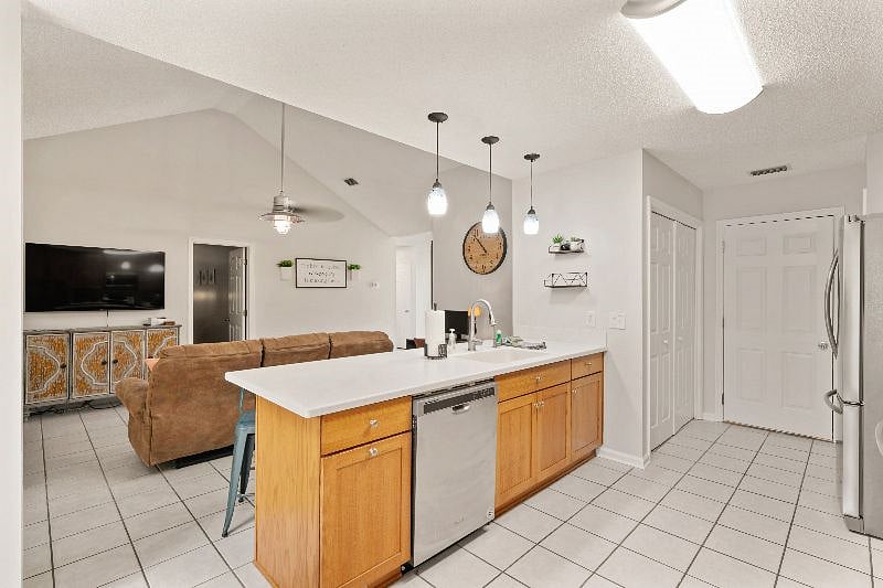 Furnished Finder property 406246_1 photo 3