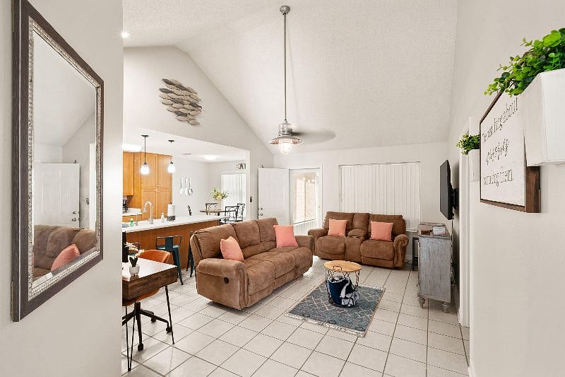 Furnished Finder property 406246_1 photo 17
