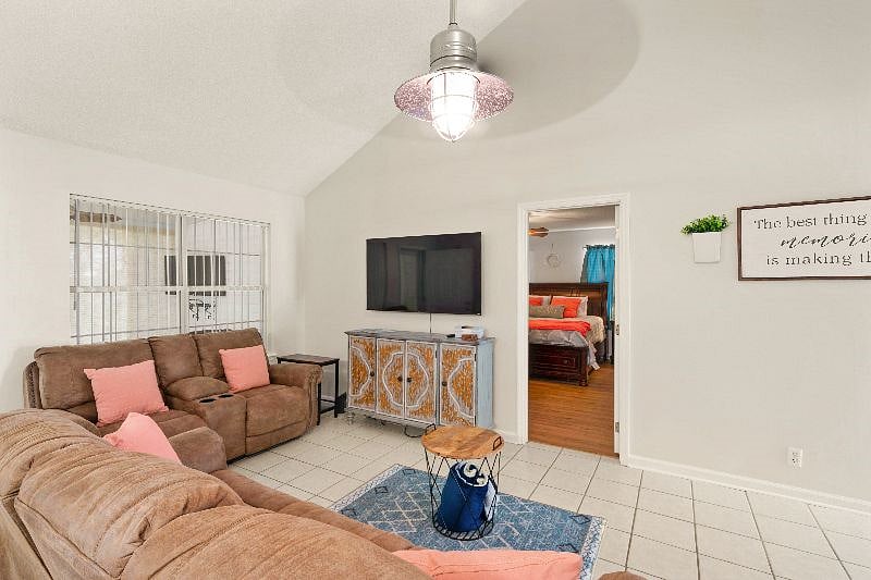 Furnished Finder property 406246_1 photo 18
