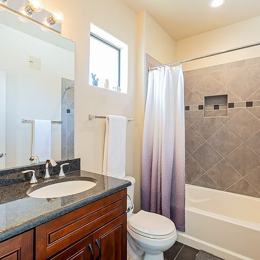 Primary Bathroom with Huge Walkin Closet