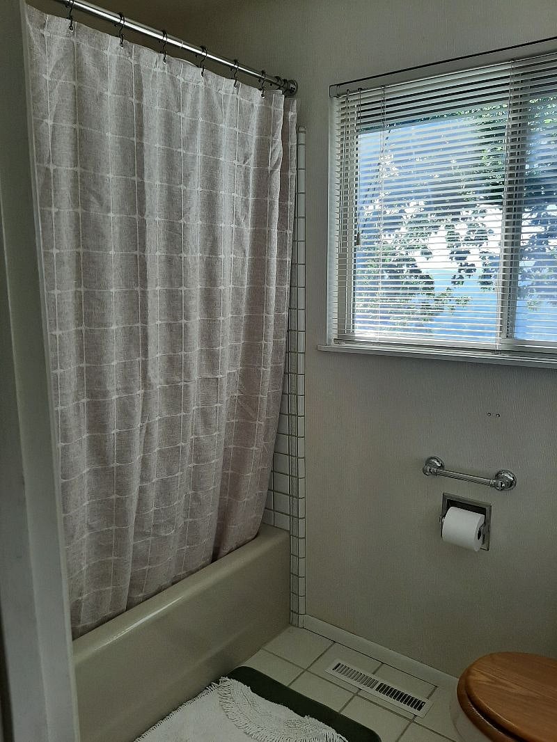 Master bath-Jaccuzi tub with shower 