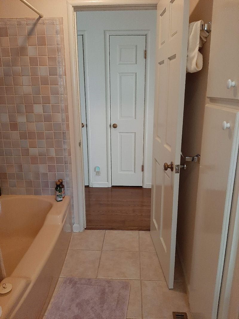 Hallway full bath