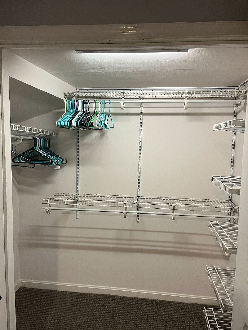 Walk in closet Bedroom 2