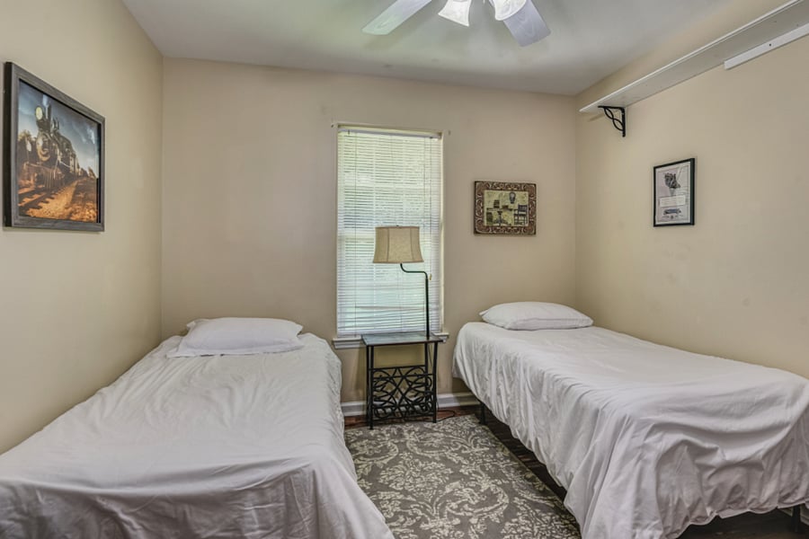 Third bedroom with two twin size beds