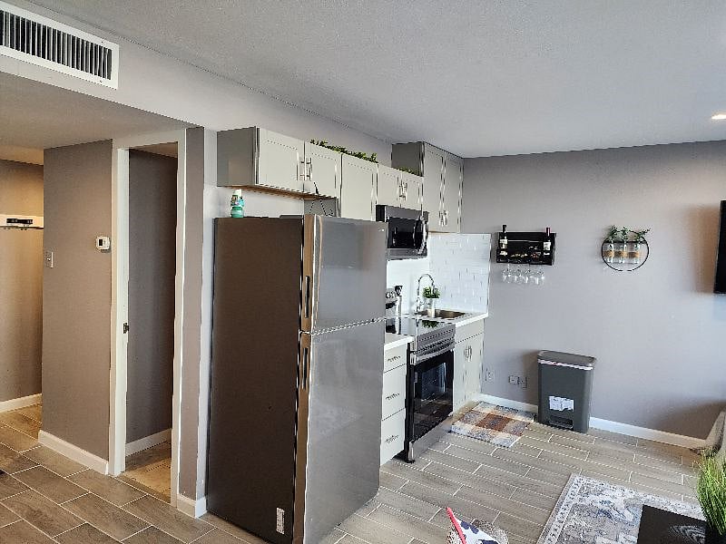 Furnished Finder property 406803_2 photo 6