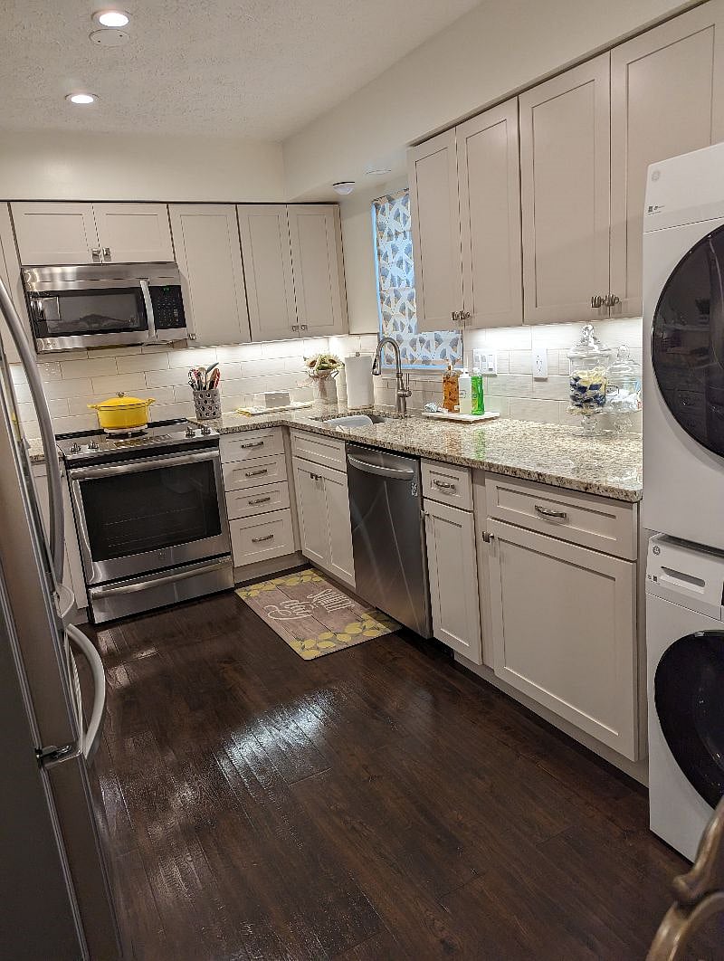 Furnished Finder property 406819_1 photo 12