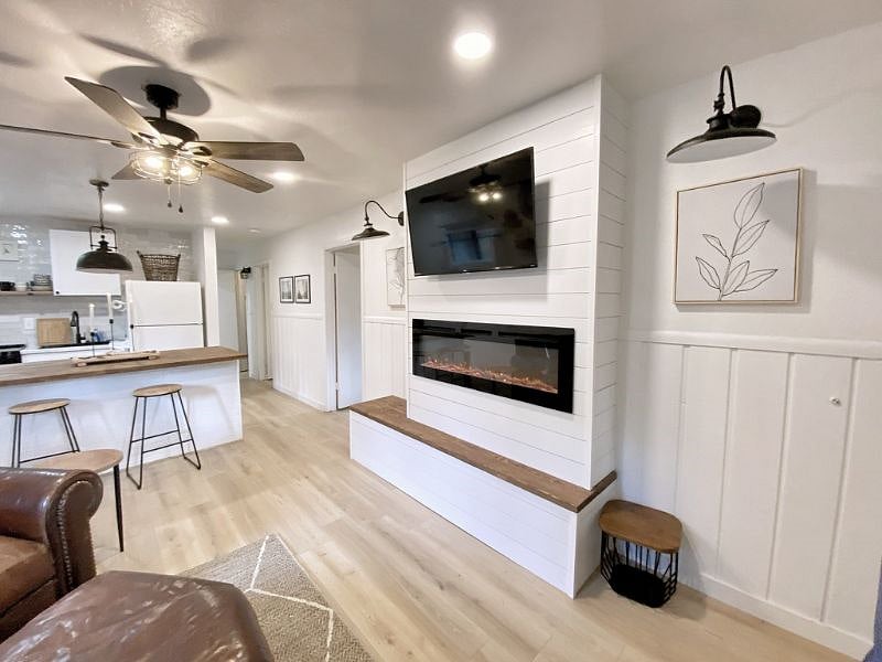 Electric fireplace and tv to relax and enjoy