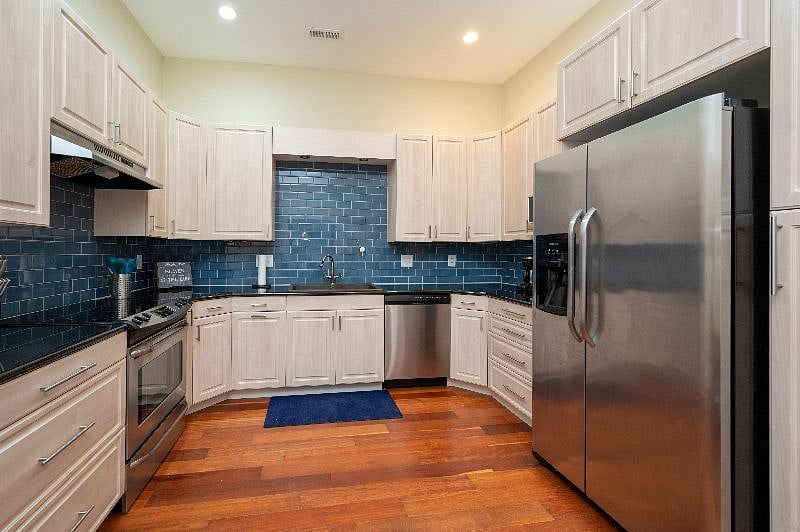 Furnished Finder property 406928_1 photo 17
